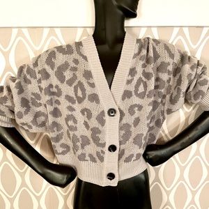 Wild Fable NWOT leopard print cropped button-up v-neck cardigan